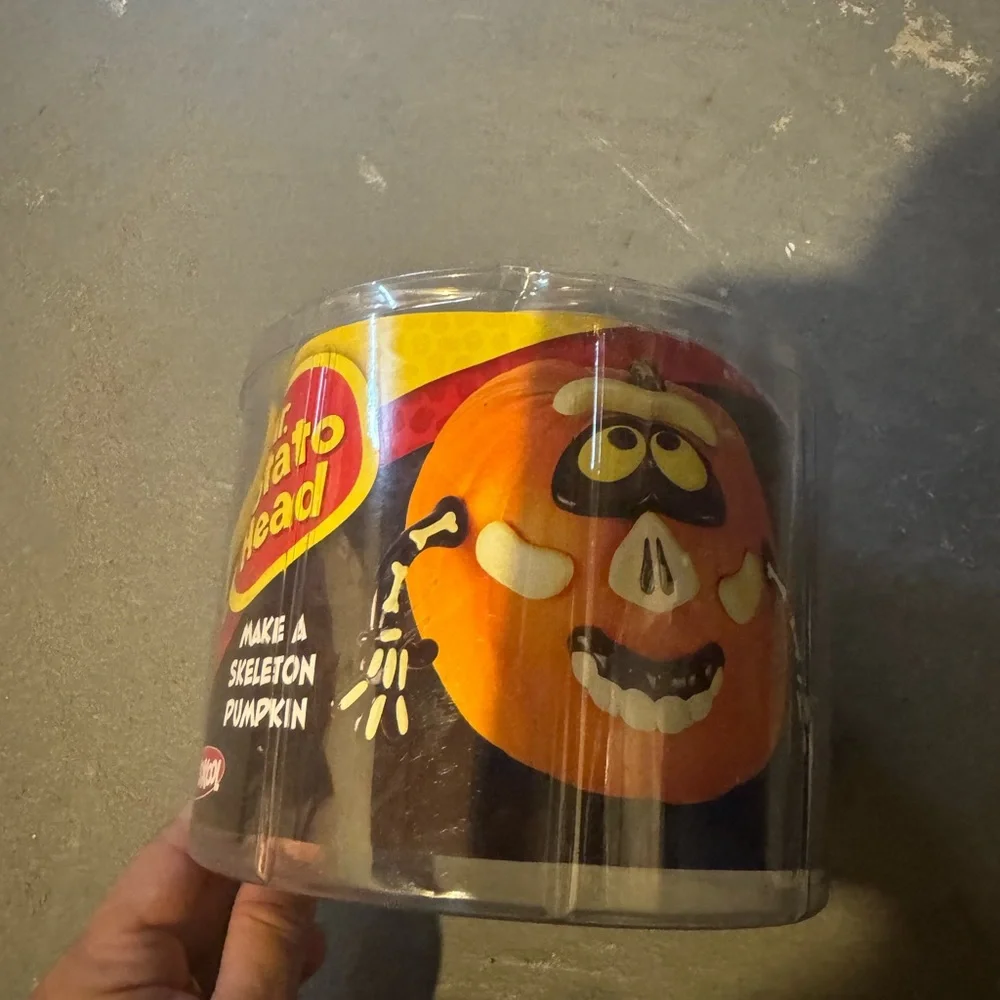 Playskool Mr Potato Head Pumpkin Push-Ins Halloween Skeleton